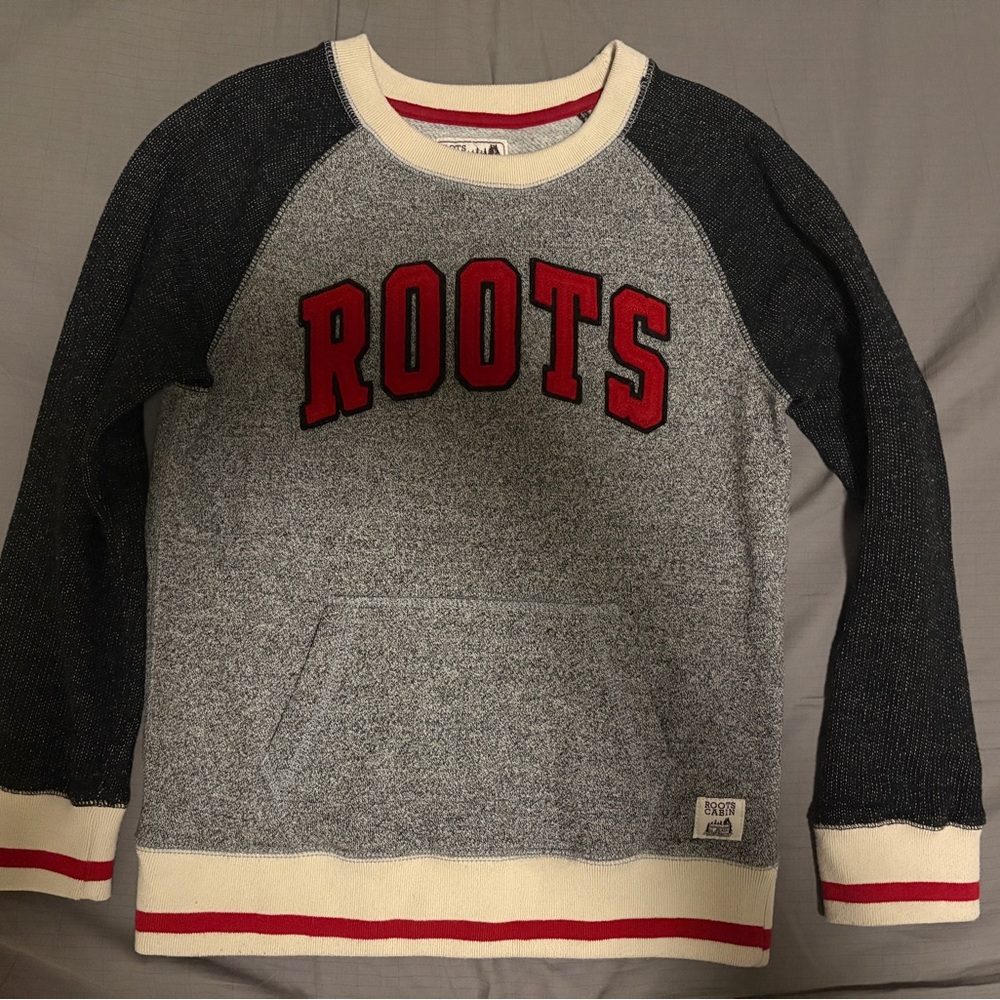 Roots Cabin Cottagecore Gray Crewneck Sweatshirt Kids Size Large